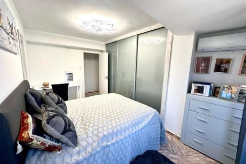 Apartment for sale in Alicante, Spain 4 bedrooms, 144 sq.m. No. 181644 - photo 3