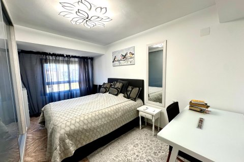 Apartment for sale in Alicante, Spain 4 bedrooms, 144 sq.m. No. 181644 - photo 1
