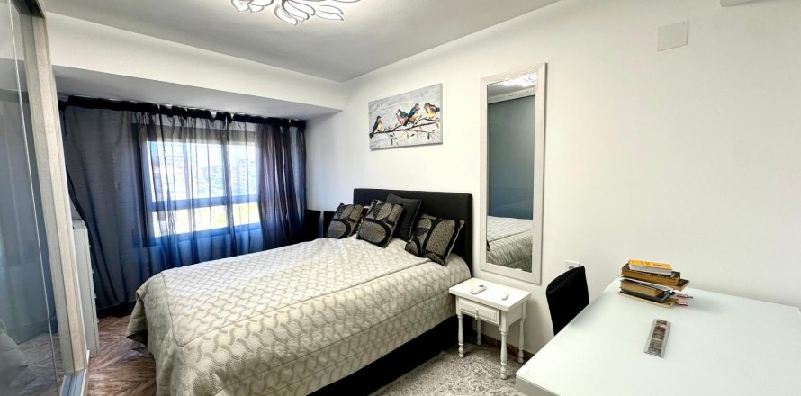 Apartment in Alicante, Spain 4 bedrooms, 144 sq.m. No. 181644