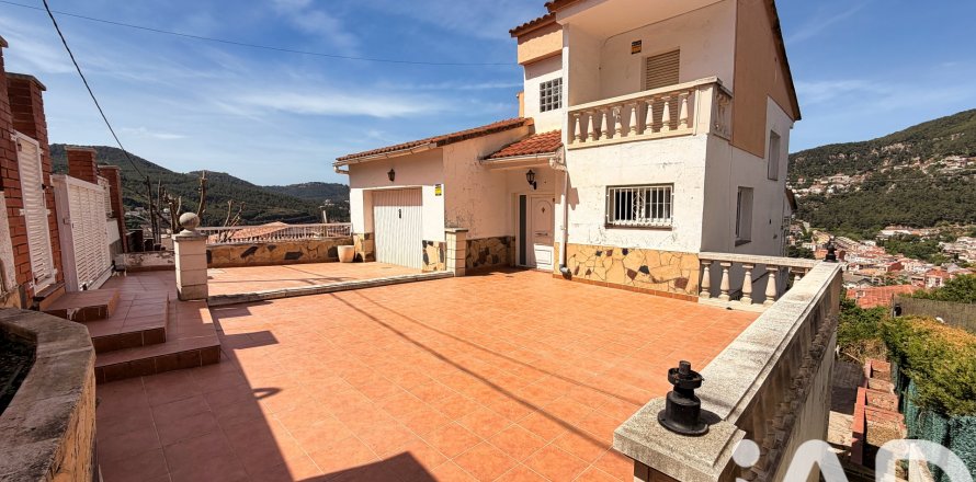Casa a Vallirana, Barcelona, Spagna 5 camere da letto, 128 mq. N° 172561