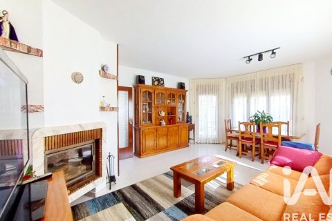 Radhus till salu i El Vendrell, Tarragona, Spanien 5 sovrum, 150 kvm. Nr. 172494 - foto 5