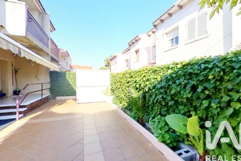 Townhouse in El Vendrell, Tarragona, Spain 5 bedrooms, 150 sq.m. No. 172494