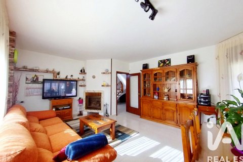 Radhus till salu i El Vendrell, Tarragona, Spanien 5 sovrum, 150 kvm. Nr. 172494 - foto 14