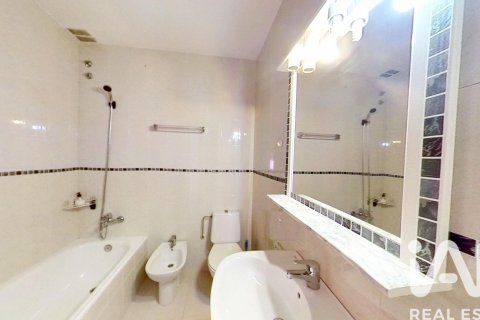 Radhus till salu i El Vendrell, Tarragona, Spanien 5 sovrum, 150 kvm. Nr. 172494 - foto 15
