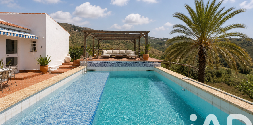 Casa a Velez-Malaga, Malaga, Spagna 6 camere da letto, 349 mq. N° 172498
