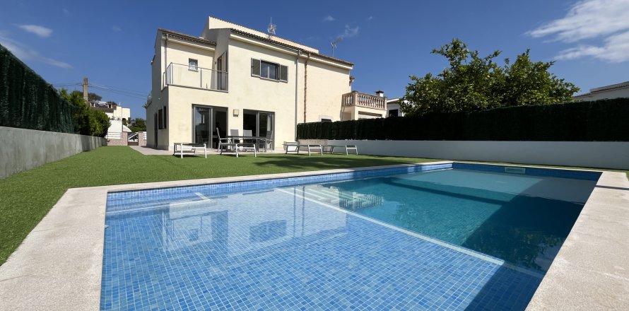 Villa a Platja De Muro, Mallorca, Spagna 4 camere da letto, 164 mq. N° 193652