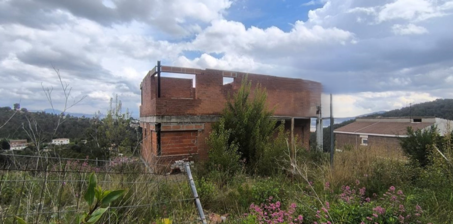 House à Castellvi de Rosanes, Barcelona, Espagne 1 chambre, 333 m2 No. 191417