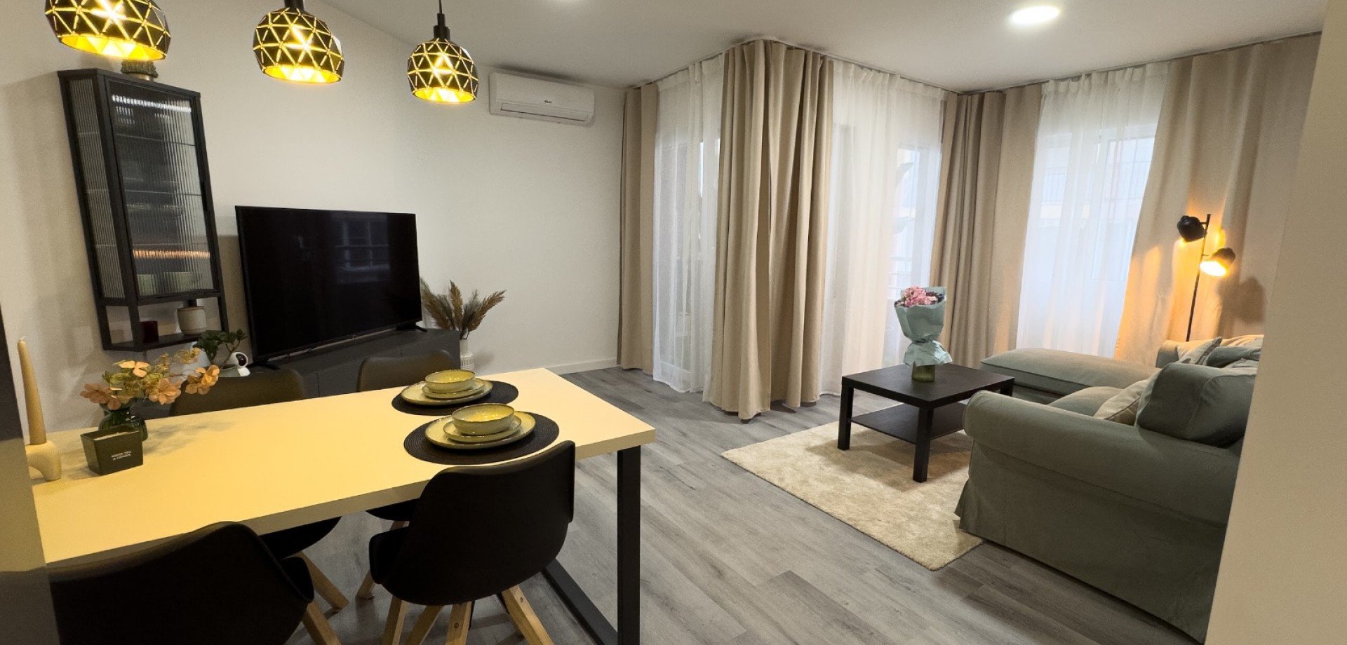 Apartment à Torrevieja, Alicante, Espagne 2 chambres, 80 m2 No. 151819