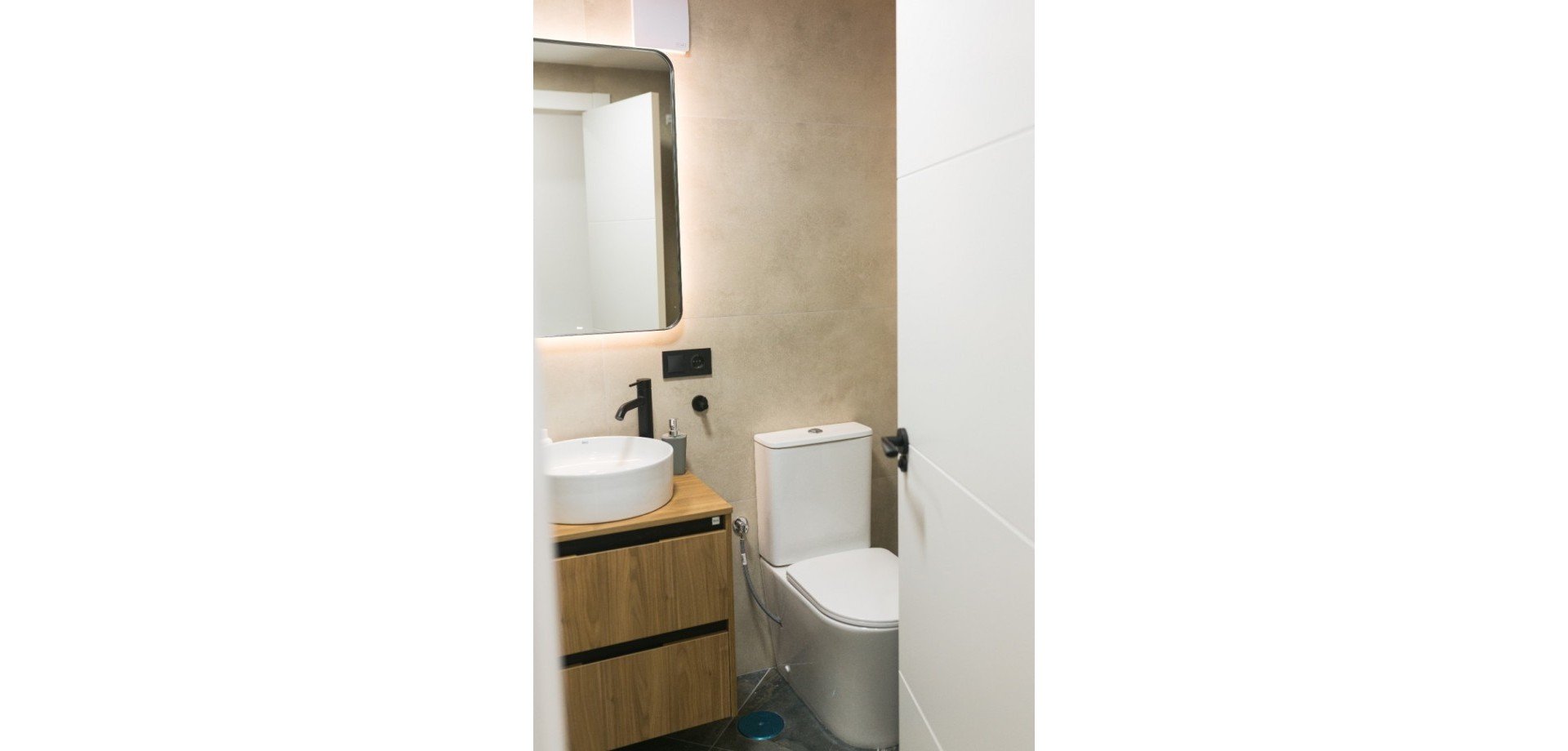 Apartment à Torrevieja, Alicante, Espagne 2 chambres, 80 m2 No. 151819