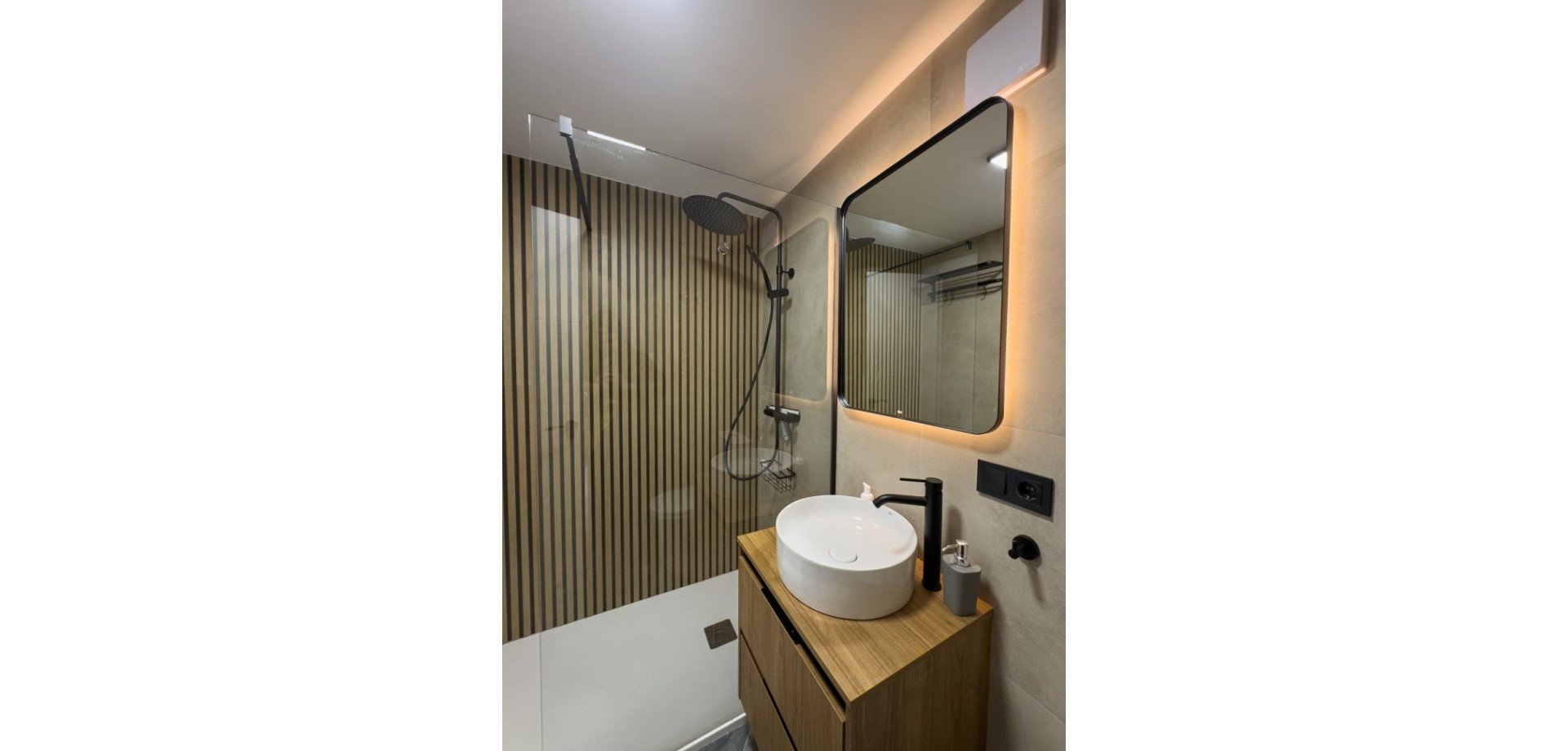 Apartment à Torrevieja, Alicante, Espagne 2 chambres, 80 m2 No. 151819