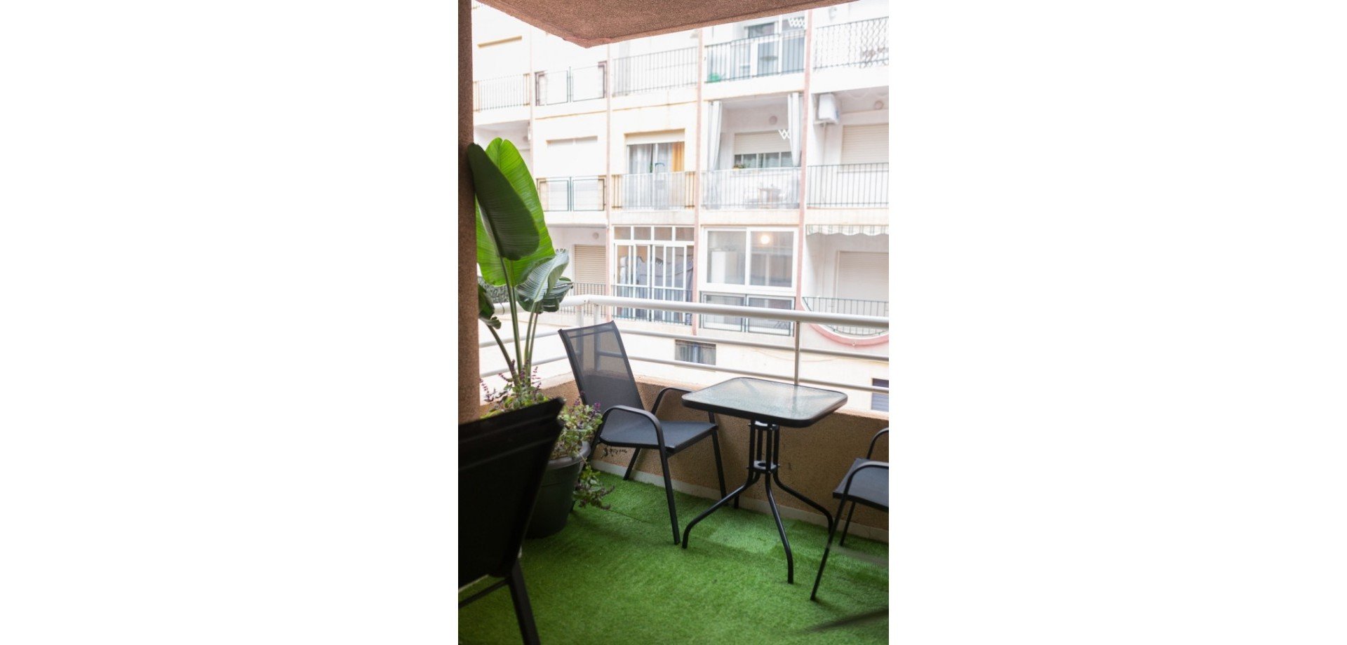 Apartment à Torrevieja, Alicante, Espagne 2 chambres, 80 m2 No. 151819