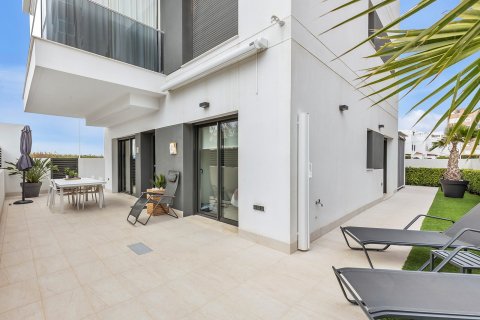 Apartment à Torrevieja, Alicante, Espagne 2 chambres, 80 m2 No. 151820