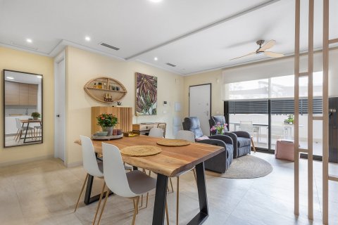 Продажа квартиры в Торревьеха, Аликанте, Испания 2 спальни, 80м2 №151820 - фото 3