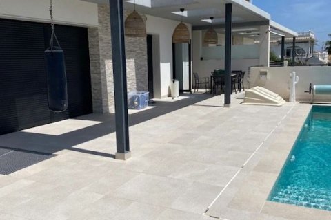 Villa for sale in Los Balcones, Alicante, Spain 5 bedrooms, 280 sq.m. No. 151815 - photo 2