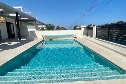 Villa for sale in Los Balcones, Alicante, Spain 5 bedrooms, 280 sq.m. No. 151815 - photo 3