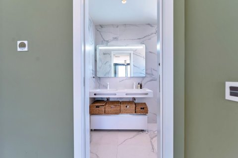 Продажа виллы в Сан-Мигель-де-Салинас, Аликанте, Испания 5 спален, 272м2 №145198 - фото 24