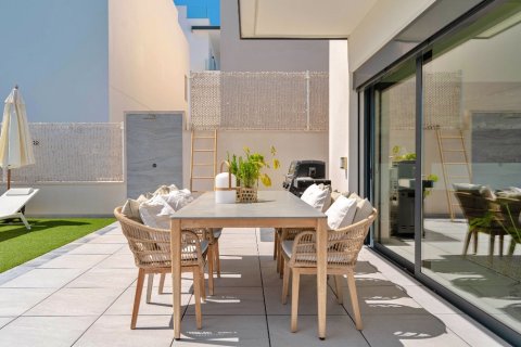 Продажа виллы в Сан-Мигель-де-Салинас, Аликанте, Испания 5 спален, 272м2 №145198 - фото 16