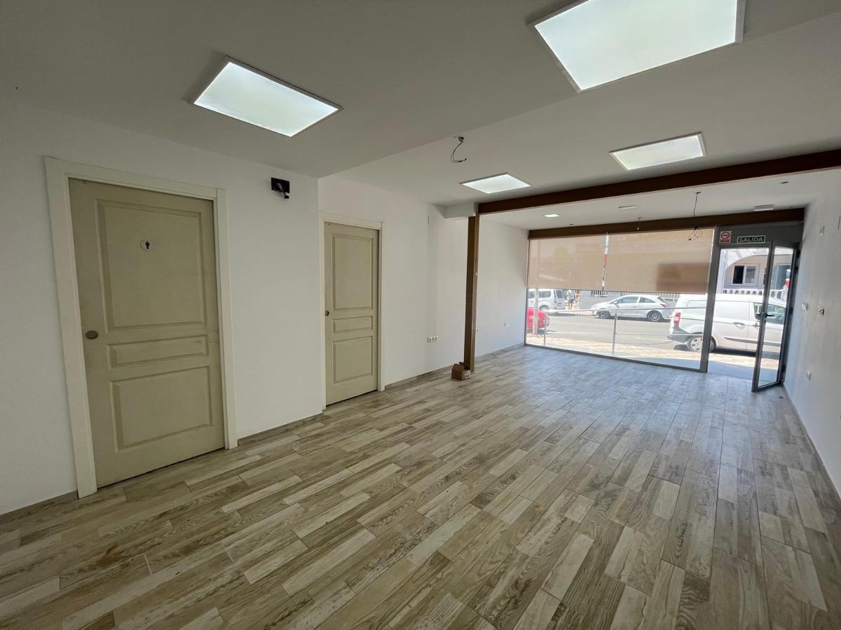 Commercial property in La Marina, Alicante, Spain 1 bedroom, 48 sq.m. No. 183888