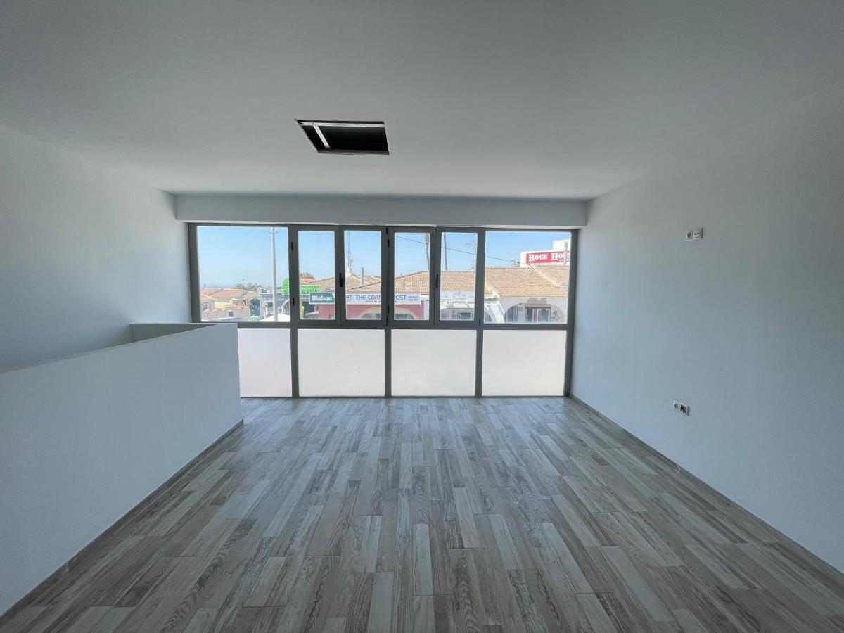 Commercial property in La Marina, Alicante, Spain 1 bedroom, 48 sq.m. No. 183888
