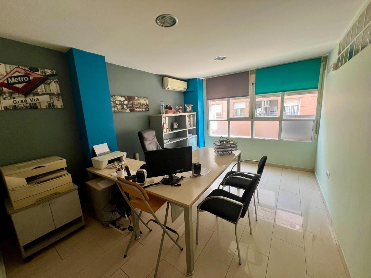 Office à Orihuela, Alicante, Espagne 120 m2 No. 183890