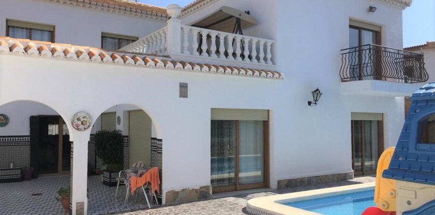 Townhouse in Torrevieja, Alicante, Spanien 6 Schlafzimmer, 650 m2 Nr. 140350