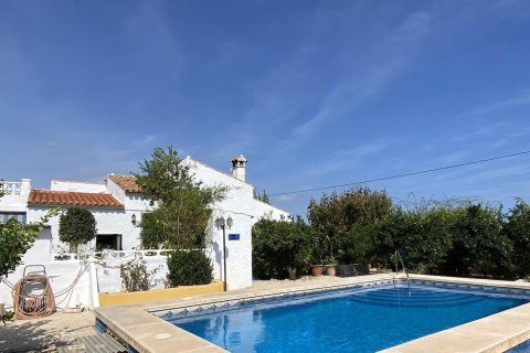 Villa for sale in L'Alfàs del Pi, Alicante, Spain 4 bedrooms, 275 sq.m. No. 165228 - photo 6