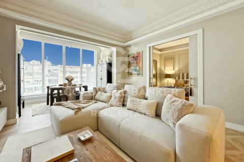 Продажа квартиры в Барселона, Испания 3 спальни, 100м2 №157194 - фото 2