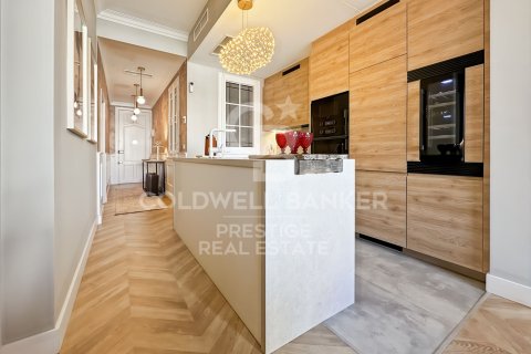 Продажа квартиры в Барселона, Испания 3 спальни, 100м2 №157194 - фото 15