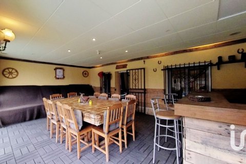 Talo myytävänä Roda de Berà, Tarragona, Espanja, 7 makuuhuonetta, 217 m2 No. 153104 - kuva 26