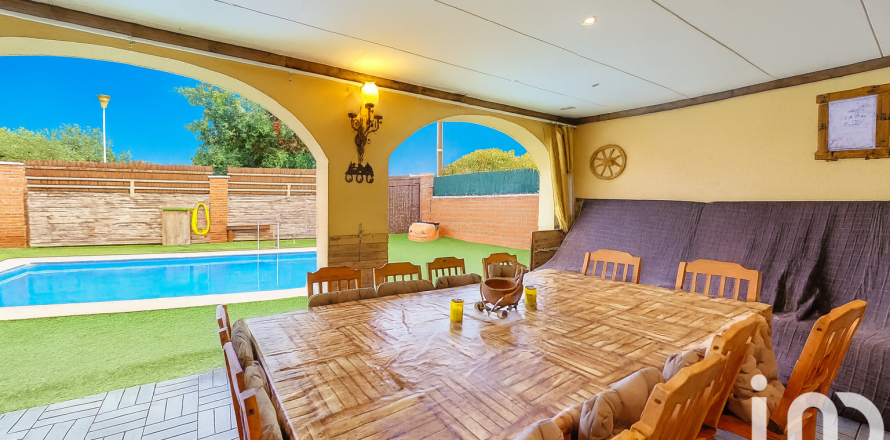 Talo Roda de Berà, Tarragona, Espanja 7 makuuhuonetta, 217 m2 No. 153104