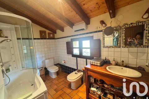 House for sale in Leon, Spain 3 bedrooms, 180 sq.m. No. 153105 - photo 11