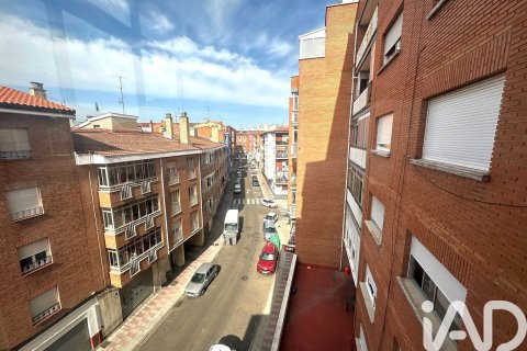 Аренда квартиры в Леон, Испания 4 спальни, 125м2 №195035 - фото 16