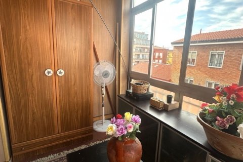 Аренда квартиры в Леон, Испания 4 спальни, 125м2 №195035 - фото 15