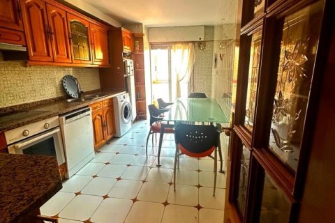 Аренда квартиры в Леон, Испания 4 спальни, 125м2 №195035 - фото 5