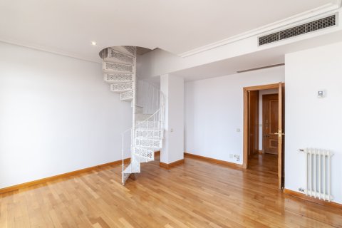 Dzīvoklis īrēšanai Madrid, Spānijā 1 istaba, 70 m2 Nr. 147660 - attēls 8