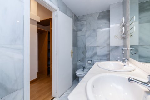 Dzīvoklis īrēšanai Madrid, Spānijā 1 istaba, 70 m2 Nr. 147660 - attēls 27