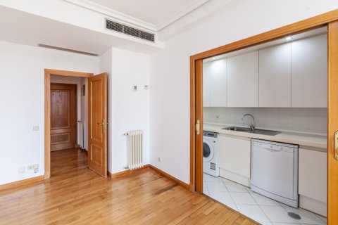 Dzīvoklis īrēšanai Madrid, Spānijā 1 istaba, 70 m2 Nr. 147660 - attēls 9