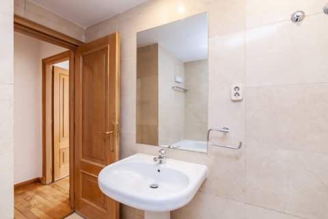 Dzīvoklis īrēšanai Madrid, Spānijā 1 istaba, 70 m2 Nr. 147660 - attēls 4