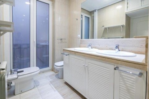Dzīvoklis īrēšanai Madrid, Spānijā 5 istabas, 300 m2 Nr. 147659 - attēls 17