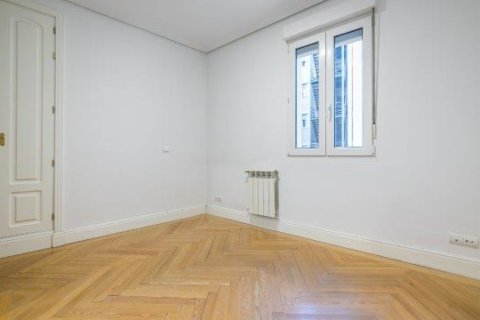 Dzīvoklis īrēšanai Madrid, Spānijā 5 istabas, 300 m2 Nr. 147659 - attēls 24