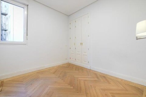 Dzīvoklis īrēšanai Madrid, Spānijā 5 istabas, 300 m2 Nr. 147659 - attēls 19