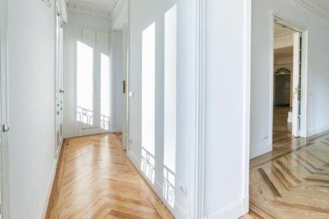 Dzīvoklis īrēšanai Madrid, Spānijā 5 istabas, 300 m2 Nr. 147659 - attēls 4