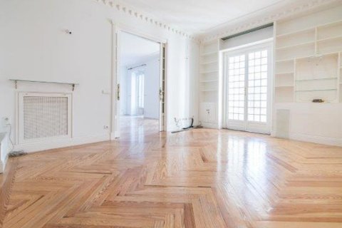 Dzīvoklis īrēšanai Madrid, Spānijā 5 istabas, 300 m2 Nr. 147659 - attēls 7