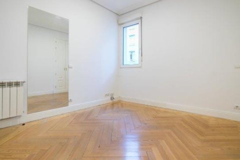 Dzīvoklis īrēšanai Madrid, Spānijā 5 istabas, 300 m2 Nr. 147659 - attēls 21