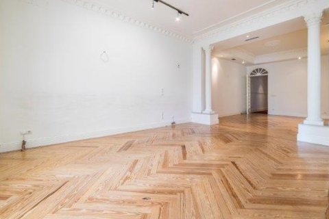 Dzīvoklis īrēšanai Madrid, Spānijā 5 istabas, 300 m2 Nr. 147659 - attēls 6