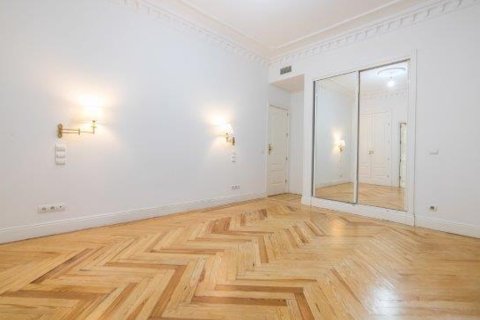 Dzīvoklis īrēšanai Madrid, Spānijā 5 istabas, 300 m2 Nr. 147659 - attēls 15