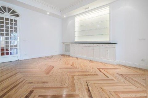 Dzīvoklis īrēšanai Madrid, Spānijā 5 istabas, 300 m2 Nr. 147659 - attēls 9