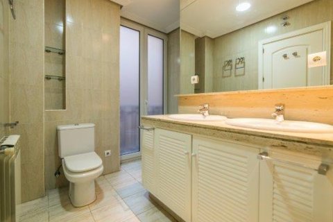 Dzīvoklis īrēšanai Madrid, Spānijā 5 istabas, 300 m2 Nr. 147659 - attēls 26