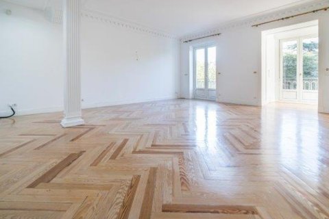 Dzīvoklis Madrid, Spānijā 5 istabas, 300 m2 Nr. 147659