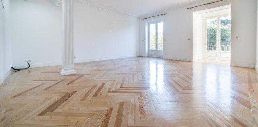 Dzīvoklis Madrid, Spānijā 5 istabas, 300 m2 Nr. 147659